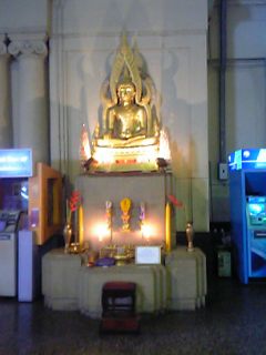 駅にも仏像が タイ旅行